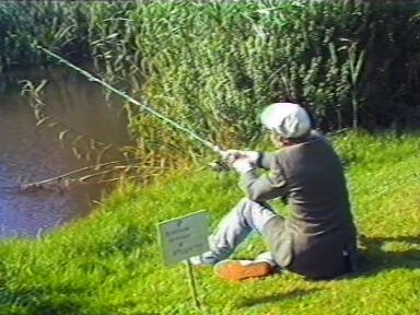1987 Hoorn: Verboden te vissen.